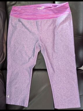 Size L Under Armour Capri Leggings